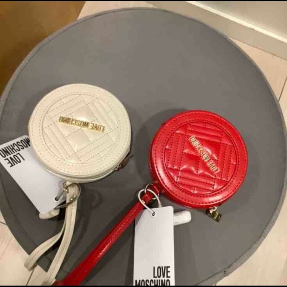 Moschino mini round bag😍😍 - Picture 4 of 5
